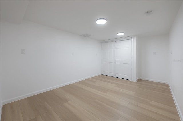 6108 Oak Ridge Ave, New Port Richey, FL 34653 - unfurnished bedroom featuring light wood finished floors and a closet