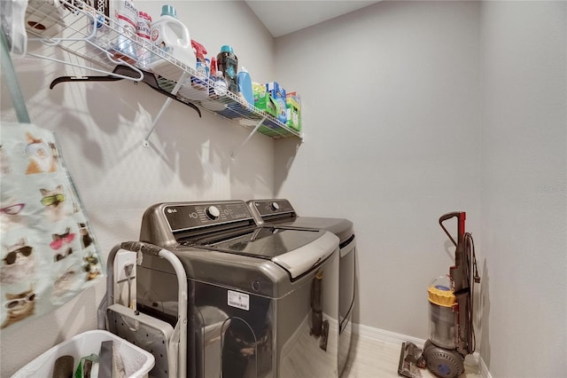 10399 Boyette Brook St, Riverview, FL 33569 - laundry room with independent washer and dryer and baseboards