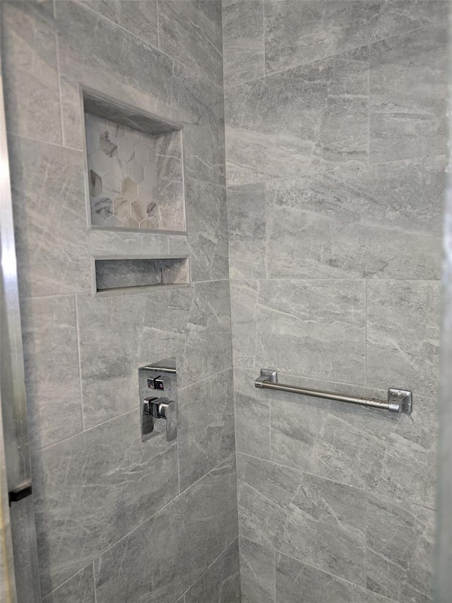 3123 29th Ave N Unit 105, Saint Petersburg, FL 33713 - full bathroom with tiled shower