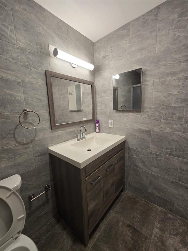 3123 29th Ave N Unit 105, Saint Petersburg, FL 33713 - bathroom featuring tile walls and vanity