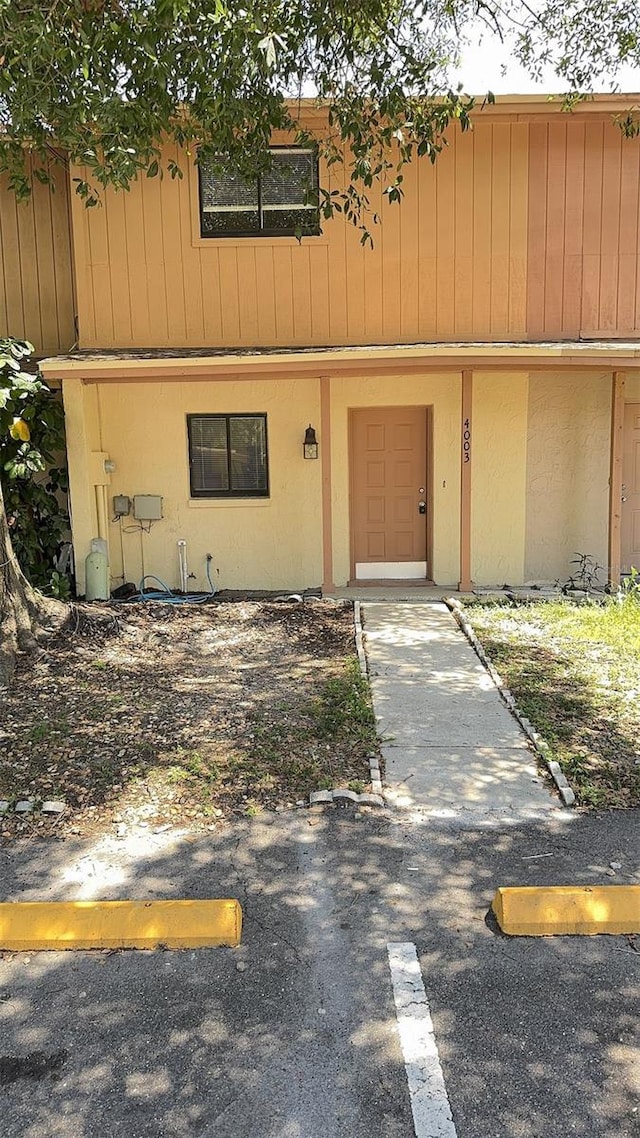 4003 Oak Limb Ct, Tampa, FL 33614 - entrance to property featuring uncovered parking