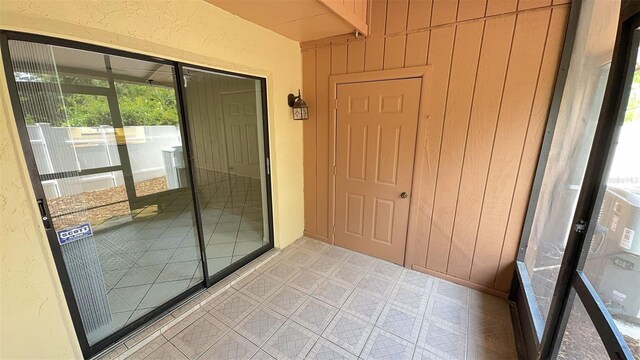 4003 Oak Limb Ct, Tampa, FL 33614 - property entrance