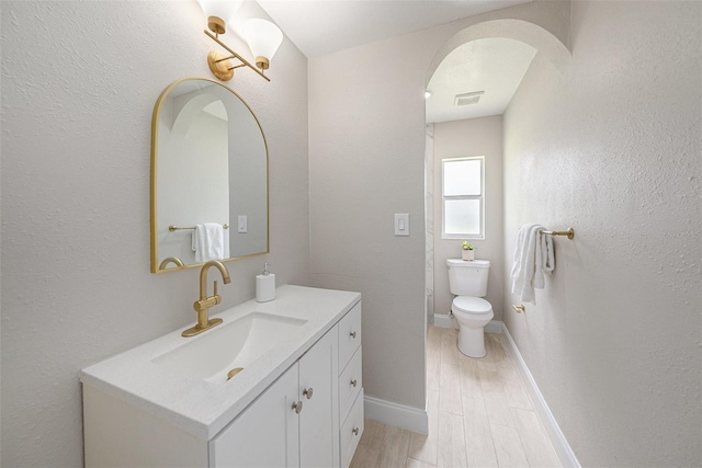 2905 Forest Cir, Seffner, FL 33584 - bathroom with vanity, wood finished floors, and a textured wall