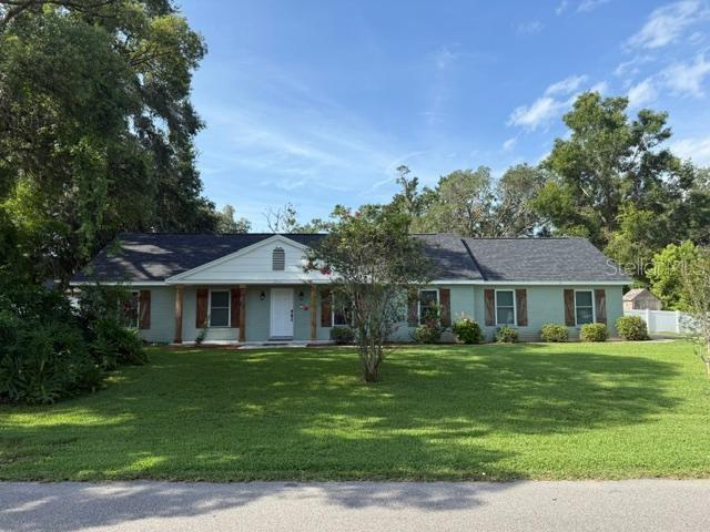 2005 Capri Rd, Valrico, FL 33594 - ranch-style house featuring a front lawn