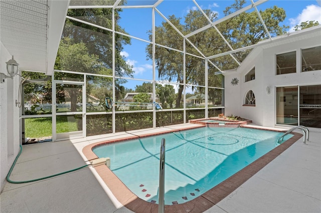 18561 Winding Oaks Blvd, Hudson, FL 34667 - view of swimming pool featuring a lanai, a patio area, and a pool with connected hot tub