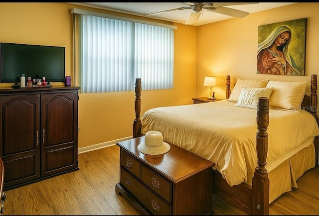 5623 80th St N Unit 406, Saint Petersburg, FL 33709 - bedroom with wood finished floors and a ceiling fan