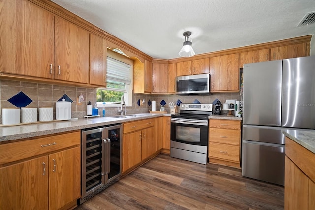 903 Dixie Maid Ln, Valrico, FL 33594 - kitchen featuring stainless steel appliances, beverage cooler, backsplash, and dark wood-type flooring