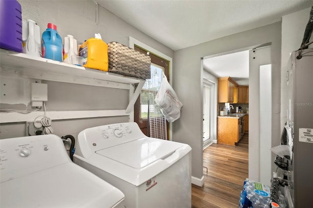 903 Dixie Maid Ln, Valrico, FL 33594 - washroom featuring washing machine and dryer and wood finished floors