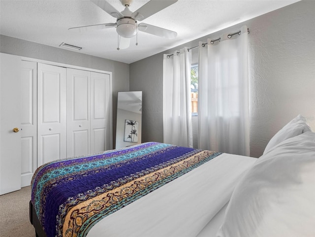 9109 134th Way, Seminole, FL 33776 - bedroom with carpet flooring, a closet, ceiling fan, and a textured wall