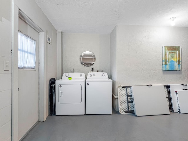 9109 134th Way, Seminole, FL 33776 - laundry room with washing machine and clothes dryer, a textured ceiling, and a textured wall