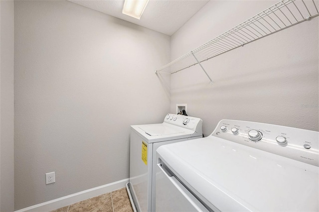 2706 Lantern Hill Ave, Brandon, FL 33511 - laundry area featuring washer and clothes dryer and light tile patterned floors