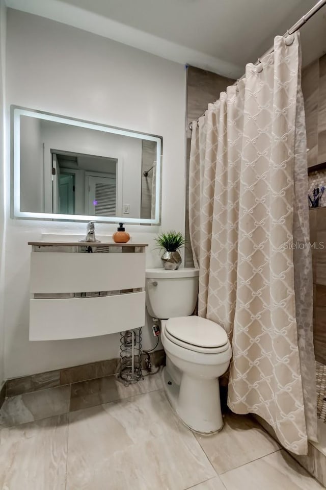 4727 Town N Country Blvd, Tampa, FL 33615 - full bath with vanity and a shower with curtain