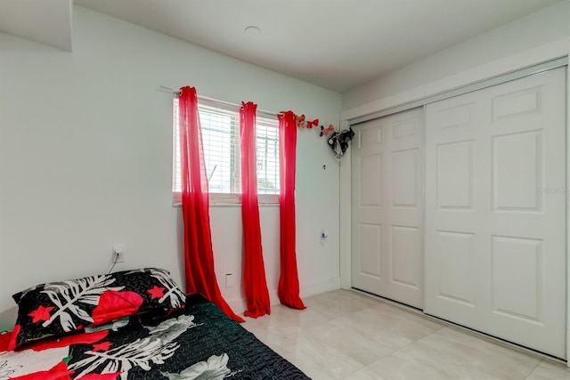 4727 Town N Country Blvd, Tampa, FL 33615 - unfurnished bedroom featuring a closet