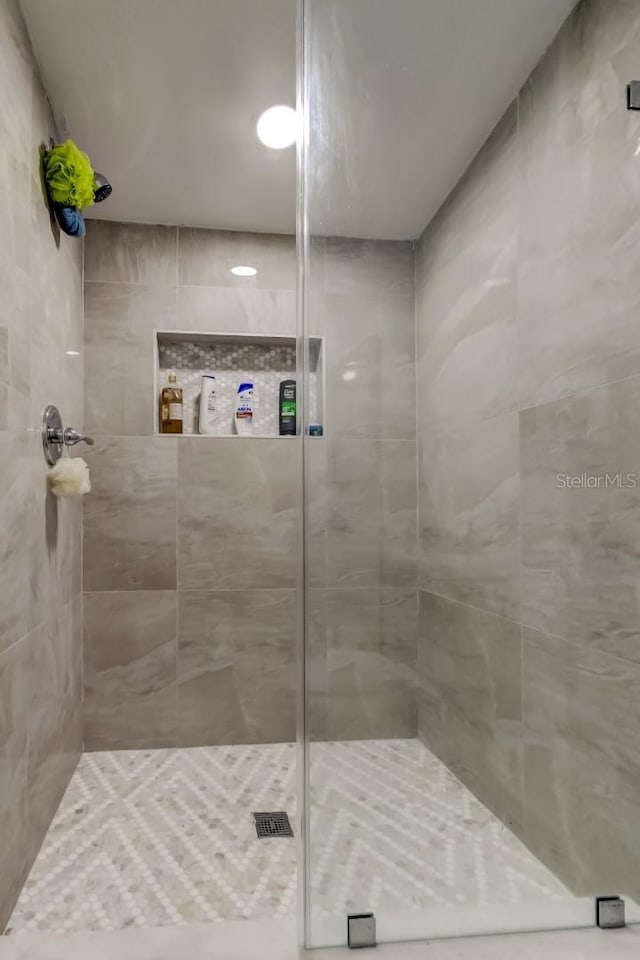 4727 Town N Country Blvd, Tampa, FL 33615 - bathroom featuring a tile shower