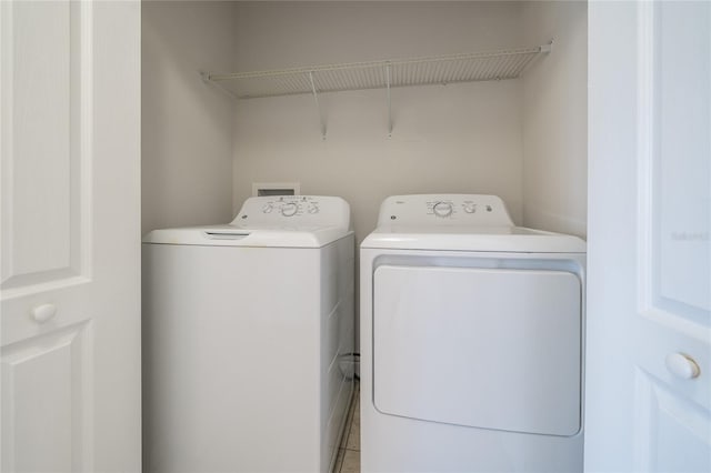 14524 Dunrobin Dr, Wimauma, FL 33598 - laundry room featuring washer and clothes dryer