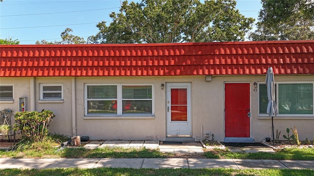 5870 38th Ave N Unit 44, Saint Petersburg, FL 33710 - view of property featuring stucco siding