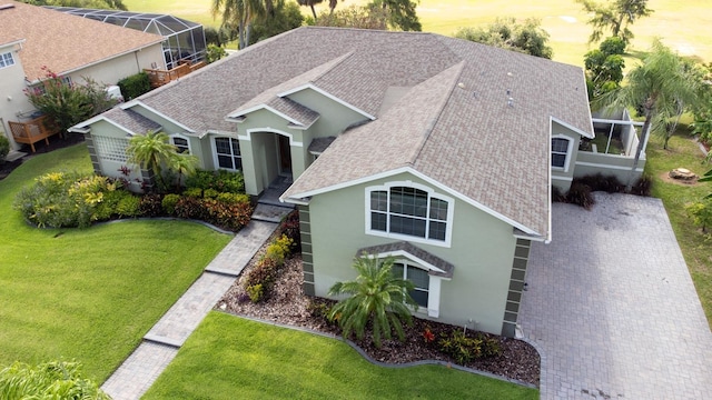 916 Bunker View Dr, Apollo Beach, FL 33572 - view of front of home featuring roof with shingles, stucco siding, and a front lawn