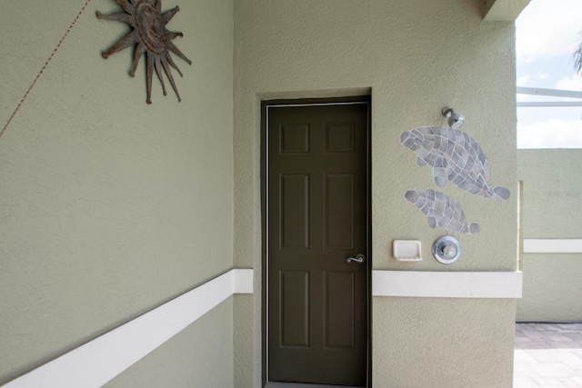 916 Bunker View Dr, Apollo Beach, FL 33572 - entrance to property with stucco siding