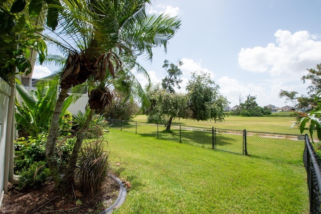 916 Bunker View Dr, Apollo Beach, FL 33572 - view of fenced backyard