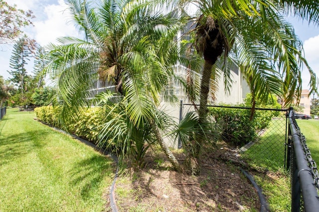 916 Bunker View Dr, Apollo Beach, FL 33572 - view of side of property featuring stucco siding