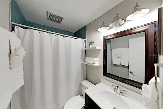 4505 S Clark Ave, Tampa, FL 33611 - bathroom with vanity and curtained shower