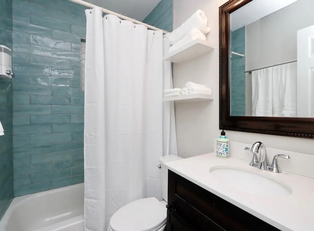 4505 S Clark Ave, Tampa, FL 33611 - full bath featuring vanity and shower / tub combo