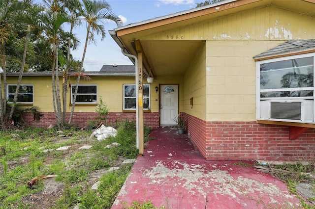 1560 Connecticut Ave NE, Saint Petersburg, FL 33703 - entrance to property featuring brick siding and cooling unit