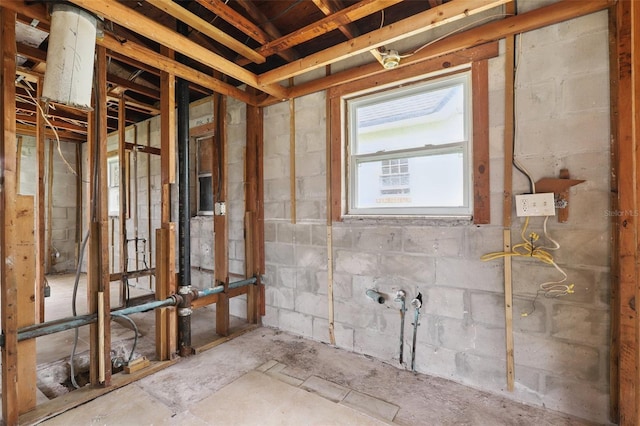 1560 Connecticut Ave NE, Saint Petersburg, FL 33703 - bathroom with concrete block wall