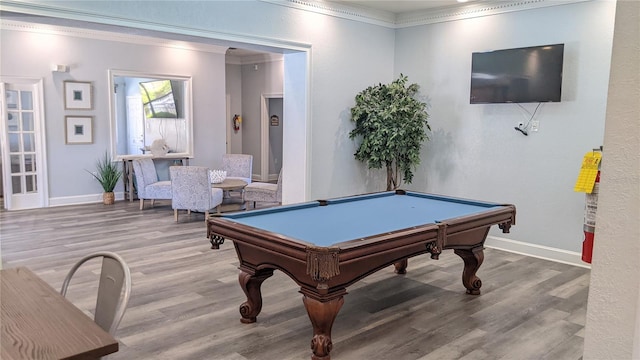 5000 Culbreath Key Way Unit 1-220, Tampa, FL 33611 - recreation room with crown molding, wood finished floors, and billiards table