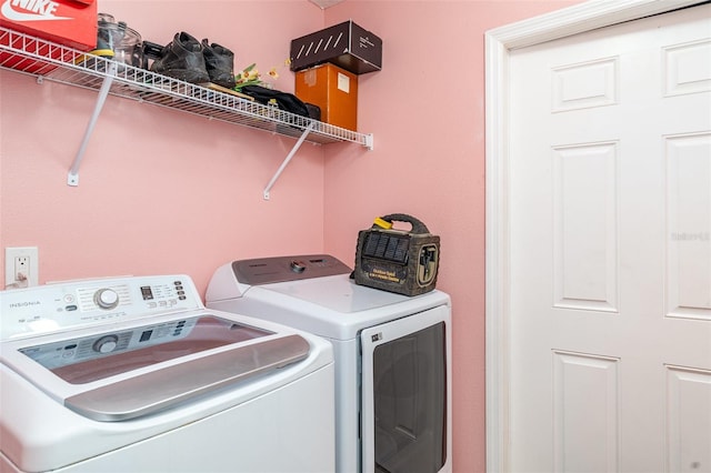 1827 Peaceful Palm St, Ruskin, FL 33570 - laundry room featuring washing machine and dryer