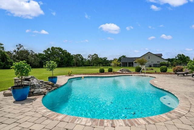 10510 Lithia Estates Dr, Lithia, FL 33547 - outdoor pool with a lawn and a patio