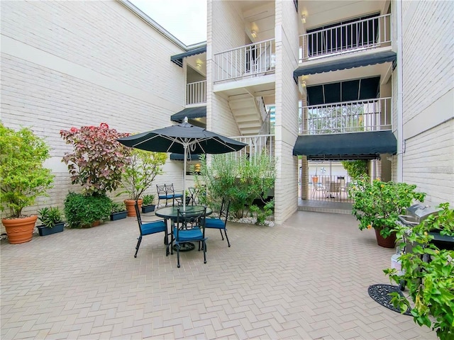3325 Bayshore Blvd Unit A31, Tampa, FL 33629 - view of patio with outdoor dining area