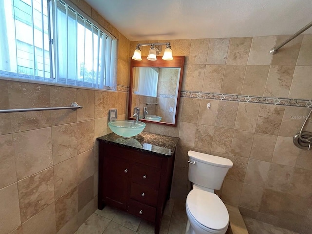 2625 State Road 590 Unit 2514, Clearwater, FL 33759 - bathroom with tile walls, vanity, a tile shower, and tile patterned flooring