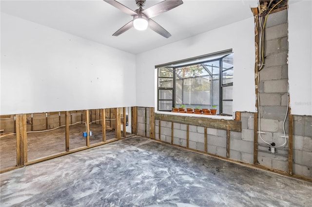 489 W Davis Blvd, Tampa, FL 33606 - spare room featuring ceiling fan