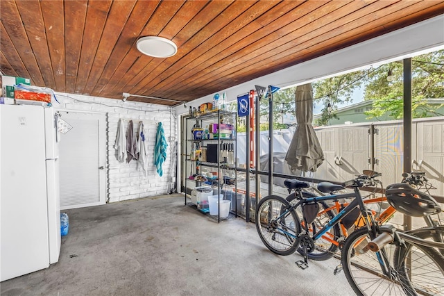 489 W Davis Blvd, Tampa, FL 33606 - garage with freestanding refrigerator