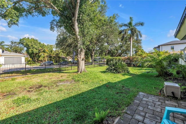 489 W Davis Blvd, Tampa, FL 33606 - view of yard