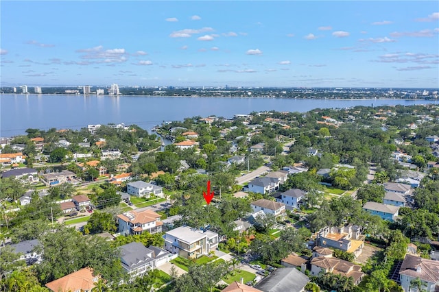 489 W Davis Blvd, Tampa, FL 33606 - aerial view of property's location with nearby suburban area and a large body of water