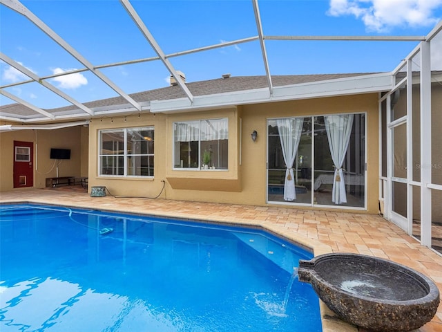 12439 Bristol Commons Cir, Tampa, FL 33626 - view of swimming pool featuring a patio, a lanai, a pool with connected hot tub, and an outdoor fire pit