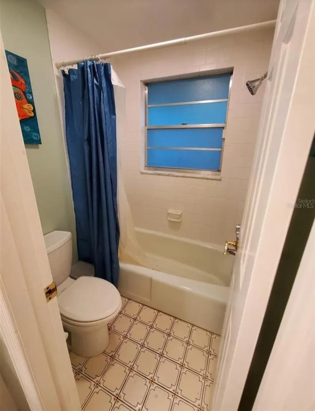 2014 Nancy Ave, Lutz, FL 33548 - bathroom featuring tile patterned floors and shower / bath combo