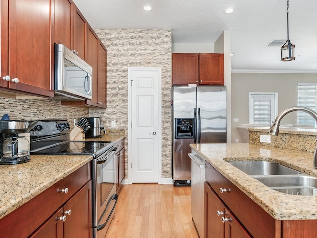 4503 Legacy Park Dr, Tampa, FL 33611 - kitchen featuring appliances with stainless steel finishes, light wood-type flooring, decorative light fixtures, backsplash, and recessed lighting