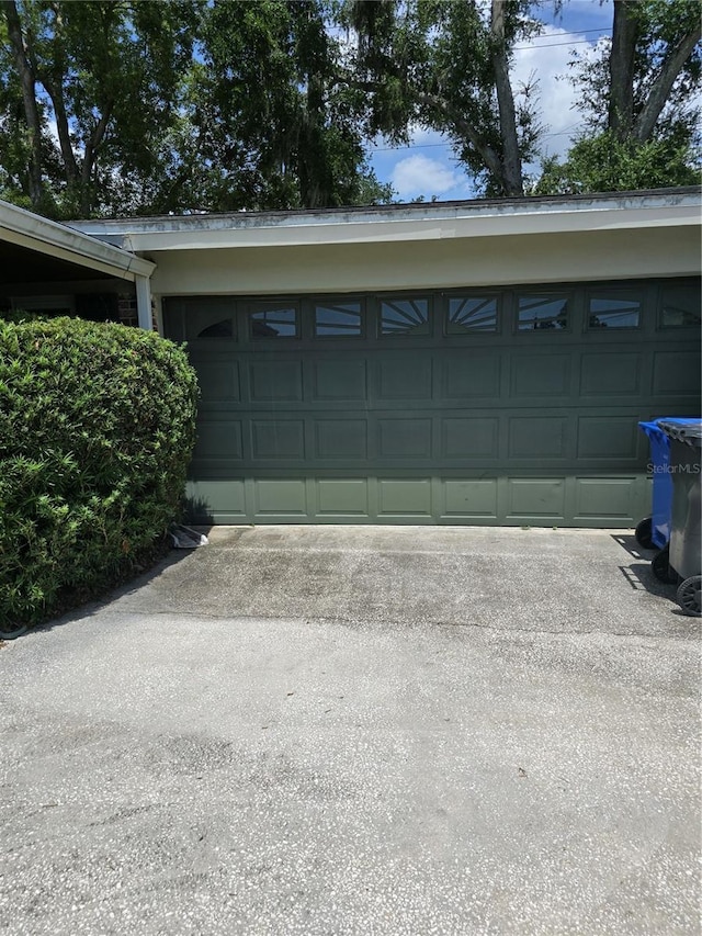534 N Larry Cir, Brandon, FL 33511 - garage featuring driveway