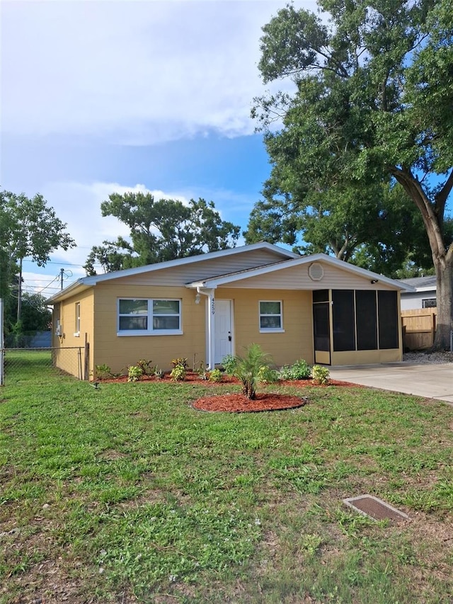 4259 N 40th Ave N, Saint Petersburg, FL 33714 - photo 1
