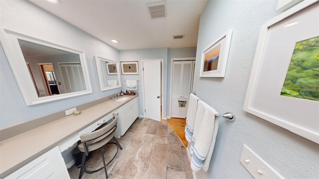 2215 Toniwood Ln, Palm Harbor, FL 34685 - bathroom with vanity