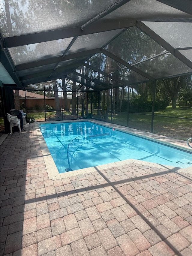 2215 Toniwood Ln, Palm Harbor, FL 34685 - outdoor pool with a patio area and a lanai