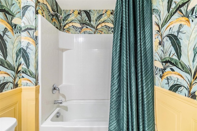 13304 Mylion Way, Spring Hill, FL 34610 - bathroom with shower / tub combo with curtain and wallpapered walls