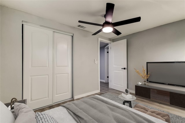 7031 Magnolia Valley Dr, New Port Richey, FL 34653 - bedroom with wood finished floors, a closet, and ceiling fan