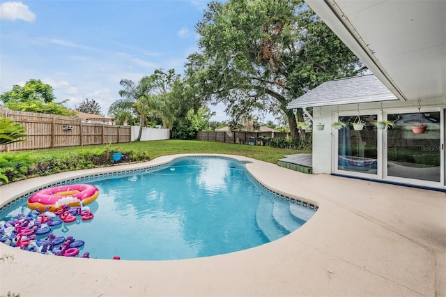 1810 Orange Hill Dr, Brandon, FL 33510 - view of swimming pool featuring a fenced backyard and a patio area