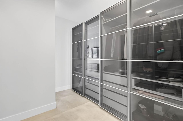 131 Forest Hills Dr, Redington Shores, FL 33708 - view of walk in closet