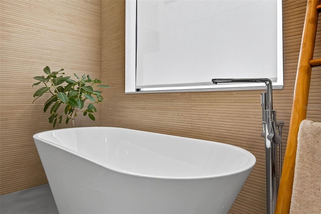 131 Forest Hills Dr, Redington Shores, FL 33708 - full bathroom featuring a soaking tub