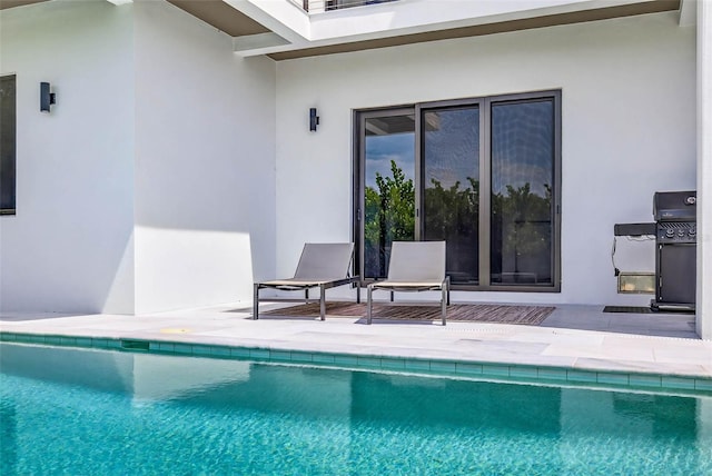 131 Forest Hills Dr, Redington Shores, FL 33708 - swimming pool with grilling area and a patio area